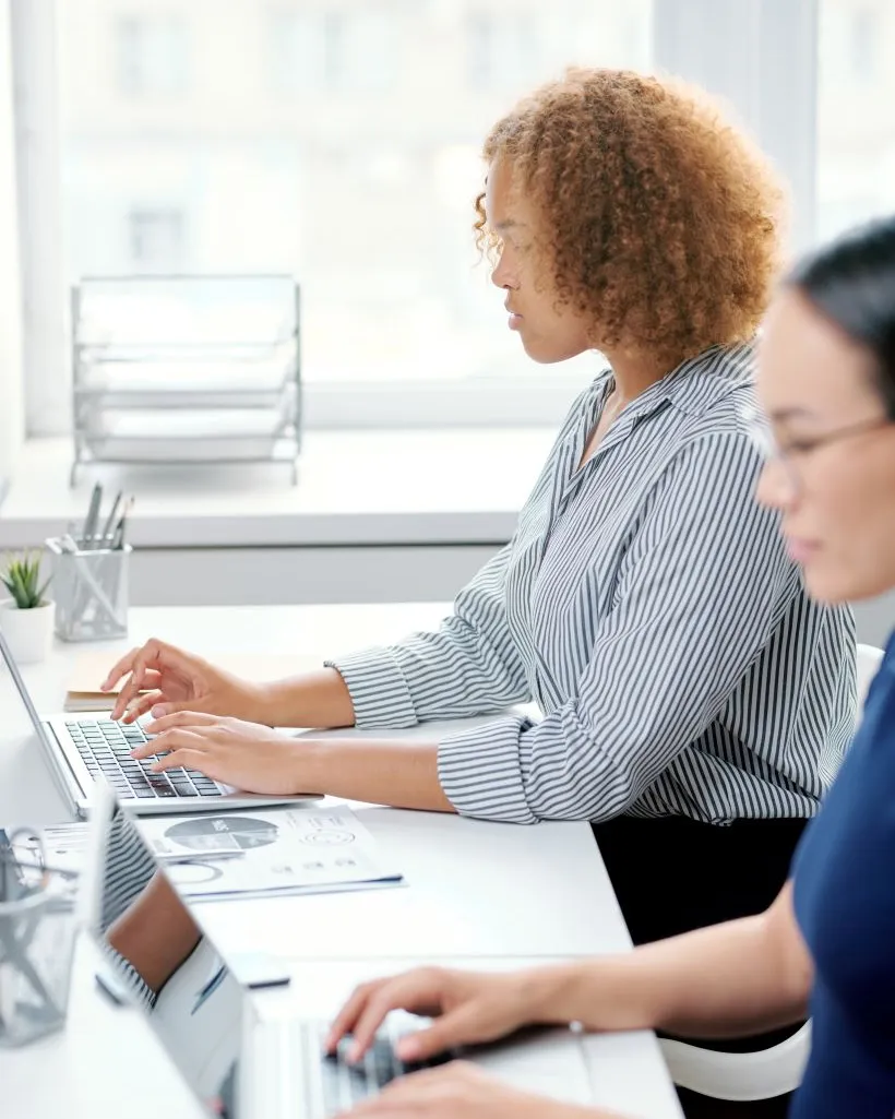 Lumisha support agents helping customers on chat and email